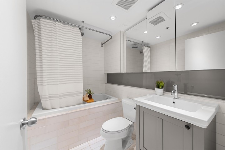 Photo 17 at 413 - 1529 W 6th Avenue, False Creek, Vancouver West