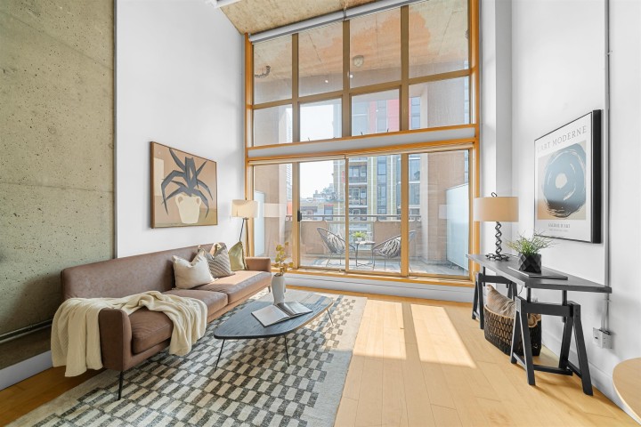 Photo 1 at 413 - 1529 W 6th Avenue, False Creek, Vancouver West