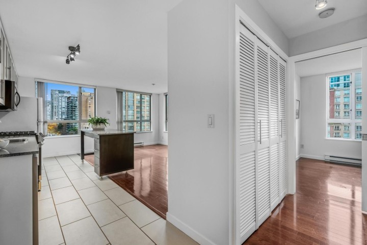 Photo 13 at 804 - 1225 Richards Street, Downtown VW, Vancouver West