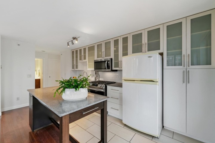 Photo 7 at 804 - 1225 Richards Street, Downtown VW, Vancouver West