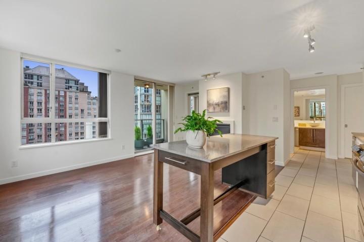 Photo 8 at 804 - 1225 Richards Street, Downtown VW, Vancouver West