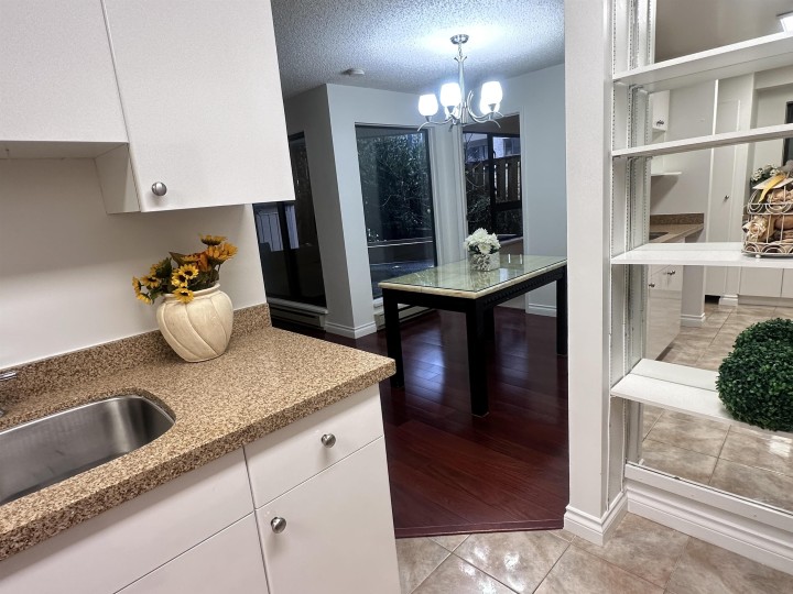 Photo 3 at 207 - 1080 Broughton Street, West End VW, Vancouver West