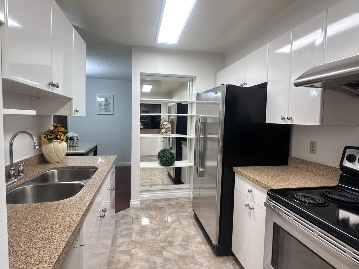 Photo 5 at 207 - 1080 Broughton Street, West End VW, Vancouver West