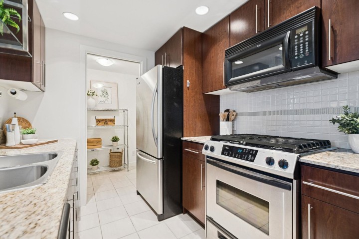 Photo 15 at 1705 - 550 Pacific Street, Yaletown, Vancouver West