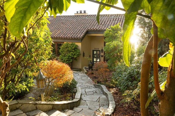 Photo 6 at 3602 Creery Avenue, West Bay, West Vancouver