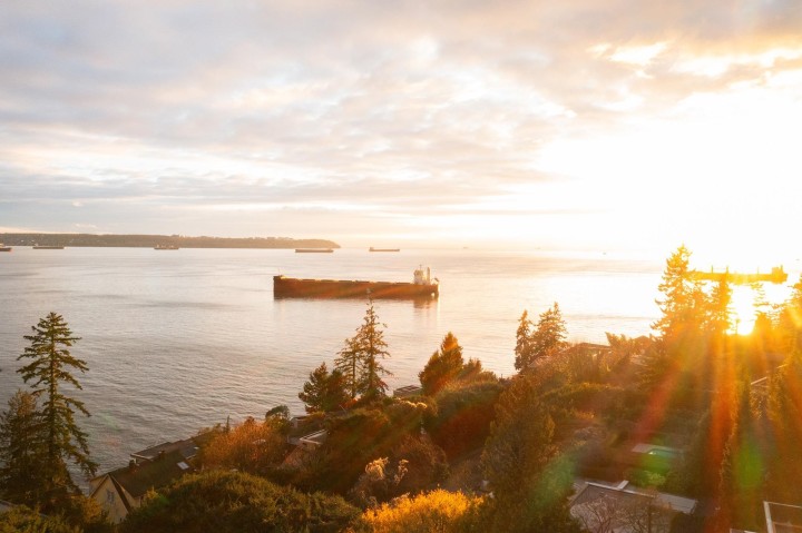 Photo 3 at 3602 Creery Avenue, West Bay, West Vancouver