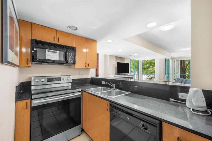 Photo 10 at 304 - 939 Homer Street, Yaletown, Vancouver West