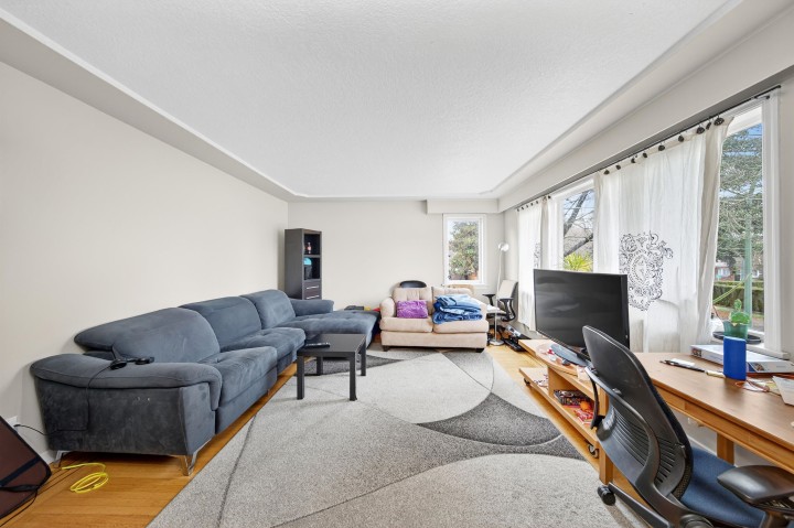 Photo 3 at 5765 Quebec Street, Main, Vancouver East