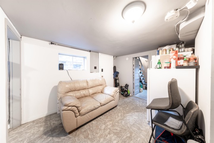 Photo 10 at 5765 Quebec Street, Main, Vancouver East