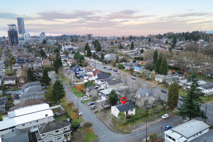 Photo 14 at 5765 Quebec Street, Main, Vancouver East