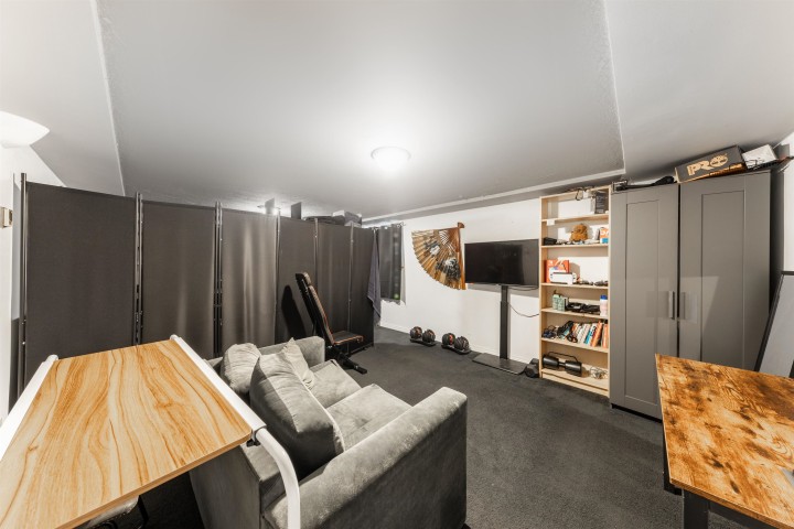 Photo 11 at 5765 Quebec Street, Main, Vancouver East
