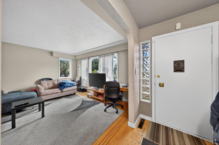 Photo 4 at 5765 Quebec Street, Main, Vancouver East