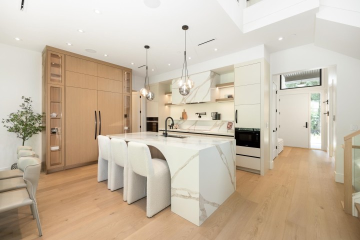 Photo 4 at 1385 19th Street, Ambleside, West Vancouver