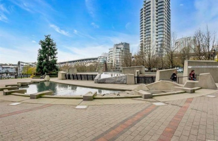 Photo 4 at 201 - 550 Pacific Street, Yaletown, Vancouver West