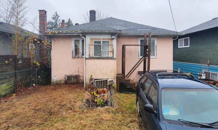 Photo 2 at 5302 Inverness Street, Knight, Vancouver East