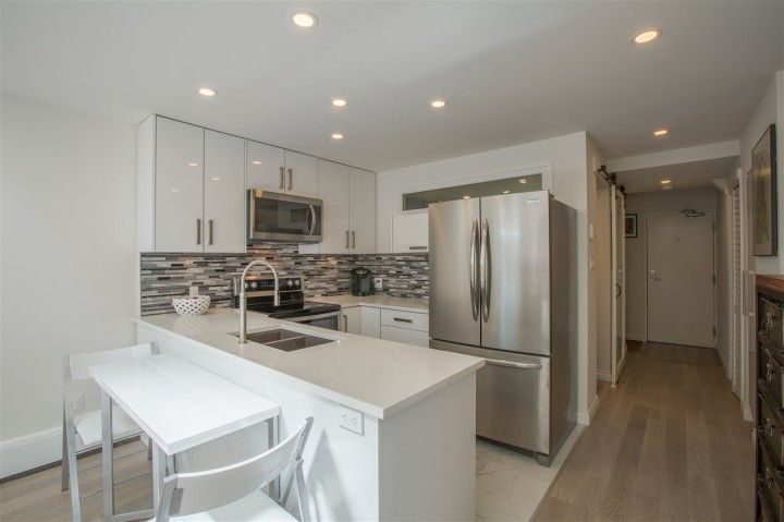 Photo 2 at 106 - 1745 Esquimalt Avenue, Ambleside, West Vancouver