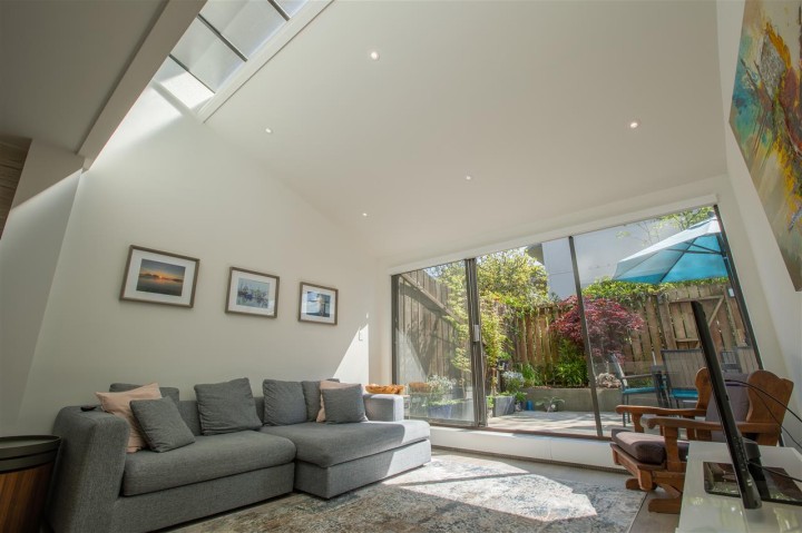 Photo 6 at 106 - 1745 Esquimalt Avenue, Ambleside, West Vancouver