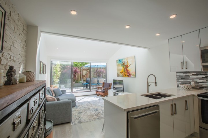 Photo 1 at 106 - 1745 Esquimalt Avenue, Ambleside, West Vancouver