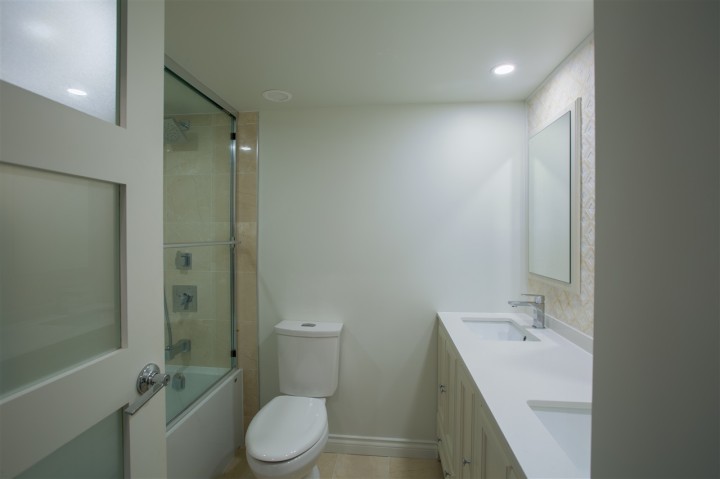 Photo 10 at 106 - 1745 Esquimalt Avenue, Ambleside, West Vancouver