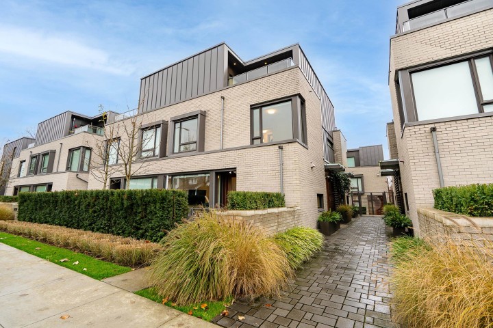 Photo 2 at 6840 Oak Street, South Cambie, Vancouver West