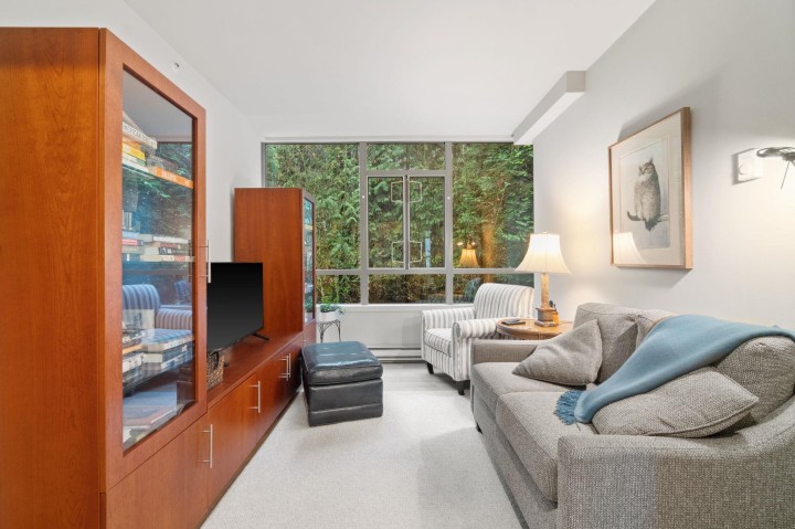 Photo 7 at 201 - 3105 Deer Ridge Drive, Deer Ridge WV, West Vancouver