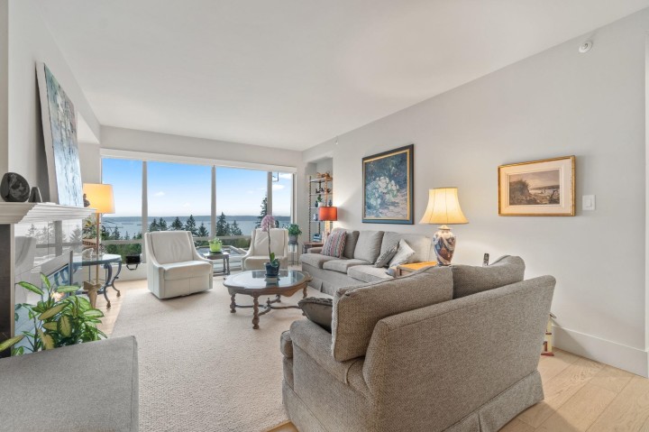 Photo 5 at 201 - 3105 Deer Ridge Drive, Deer Ridge WV, West Vancouver