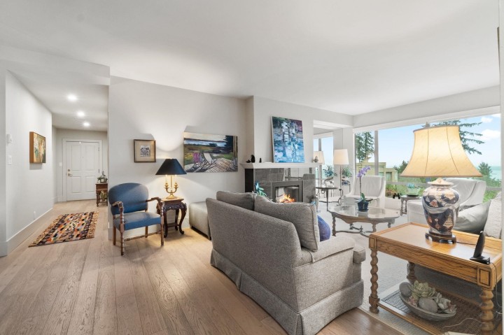 Photo 4 at 201 - 3105 Deer Ridge Drive, Deer Ridge WV, West Vancouver