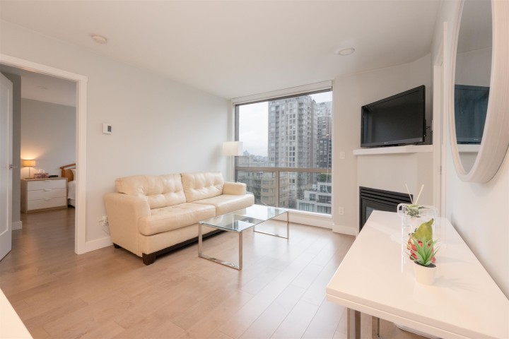 Photo 5 at 1006 - 928 Richards Street, Yaletown, Vancouver West