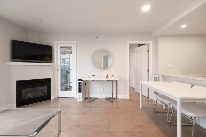 Photo 4 at 1006 - 928 Richards Street, Yaletown, Vancouver West