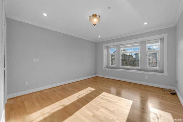 Photo 12 at 3311 E 44th Avenue, Killarney VE, Vancouver East