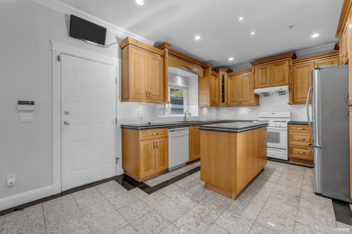 Photo 7 at 3311 E 44th Avenue, Killarney VE, Vancouver East