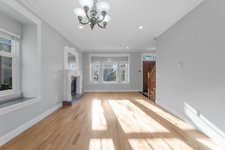 Photo 4 at 3311 E 44th Avenue, Killarney VE, Vancouver East