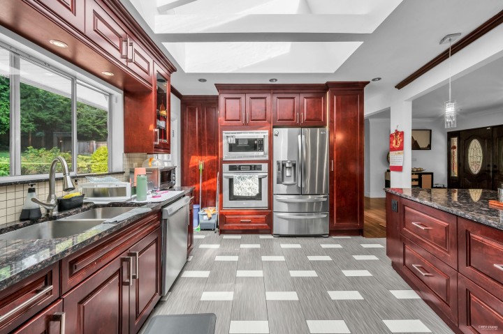 Photo 9 at 341 Rabbit Lane, British Properties, West Vancouver