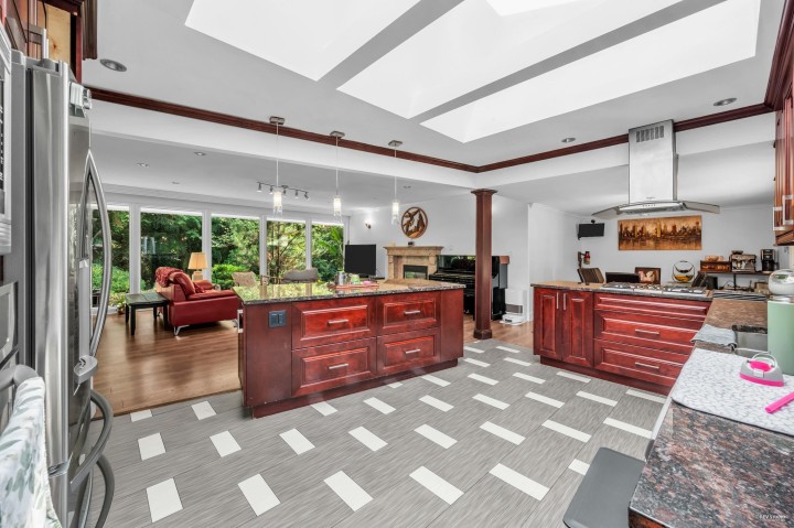 Photo 10 at 341 Rabbit Lane, British Properties, West Vancouver