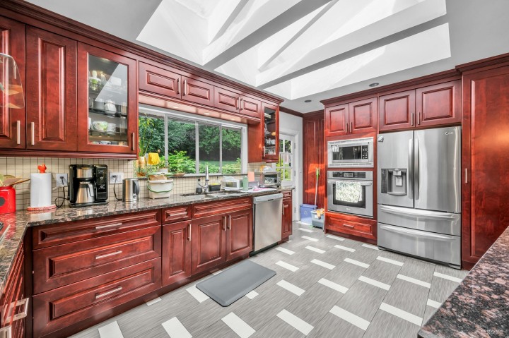 Photo 11 at 341 Rabbit Lane, British Properties, West Vancouver