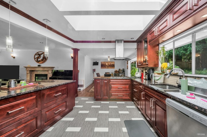 Photo 8 at 341 Rabbit Lane, British Properties, West Vancouver