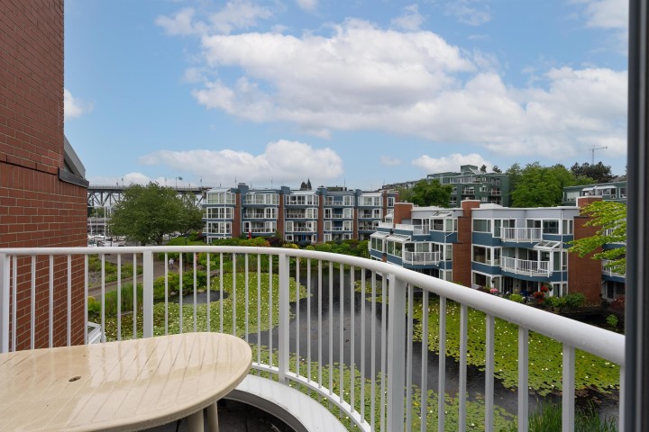 Photo 15 at 1596 Island Park Walk, False Creek, Vancouver West