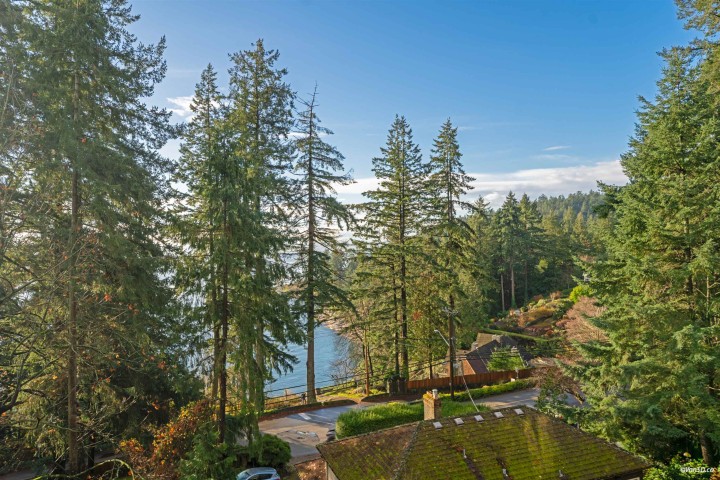 Photo 5 at 4437 Piccadilly North, Caulfeild, West Vancouver