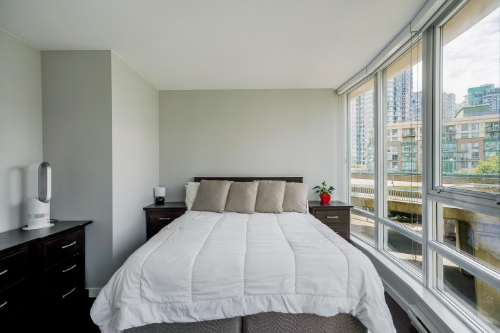 Photo 15 at 603 - 980 Cooperage Way, Yaletown, Vancouver West