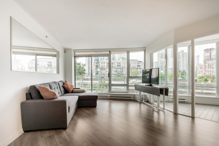 Photo 8 at 603 - 980 Cooperage Way, Yaletown, Vancouver West