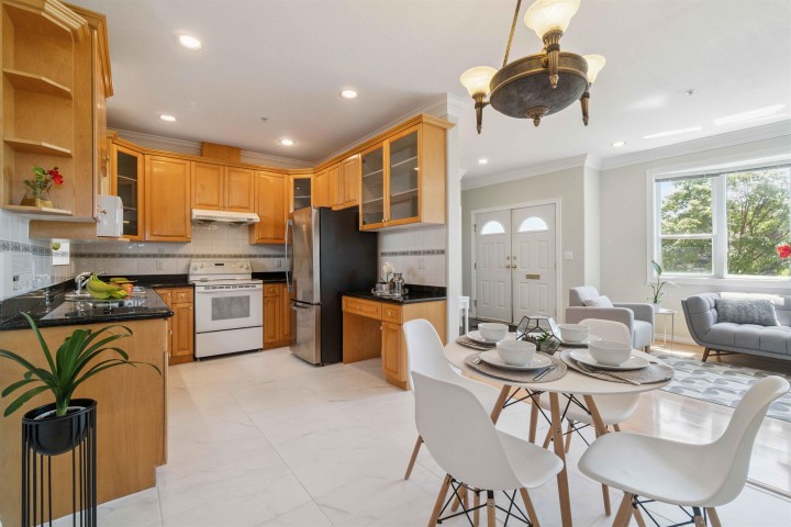 Photo 4 at 1303 W 67th Avenue, Marpole, Vancouver West