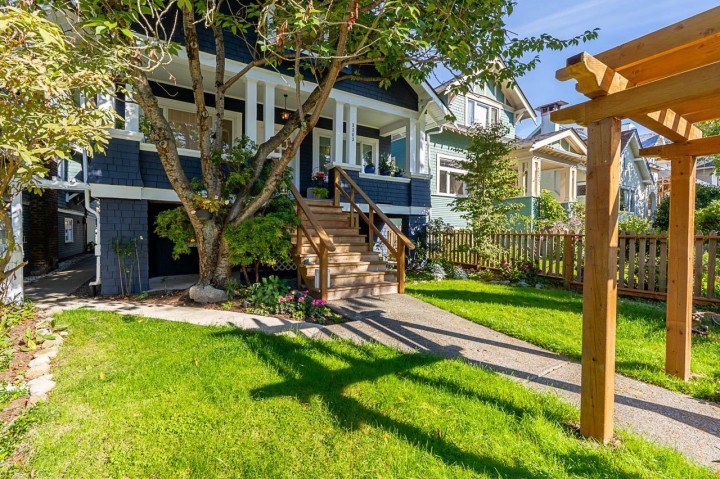 Photo 2 at 3343 W 3rd Avenue, Kitsilano, Vancouver West