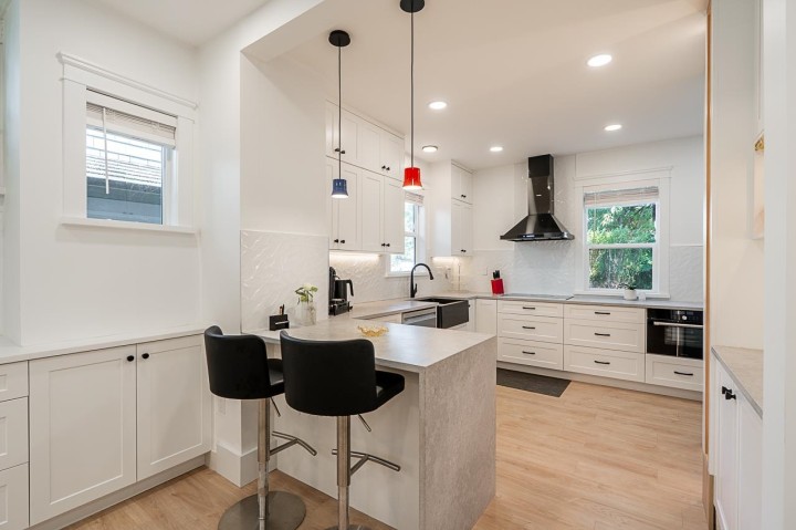 Photo 9 at 3343 W 3rd Avenue, Kitsilano, Vancouver West