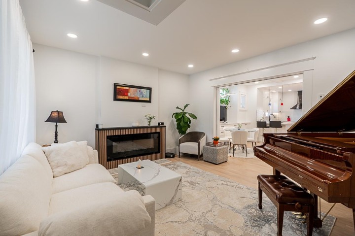 Photo 4 at 3343 W 3rd Avenue, Kitsilano, Vancouver West