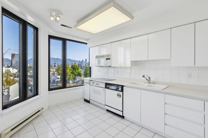 Photo 9 at 609 - 2201 Pine Street, Fairview VW, Vancouver West