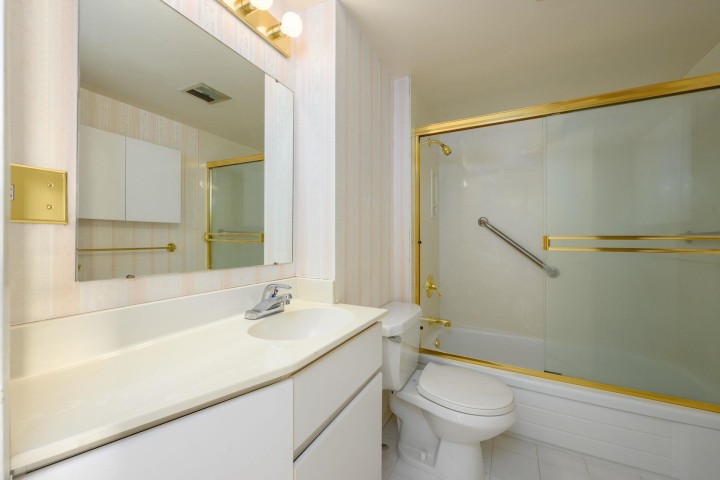 Photo 13 at 203 - 1730 Duchess Avenue, Ambleside, West Vancouver