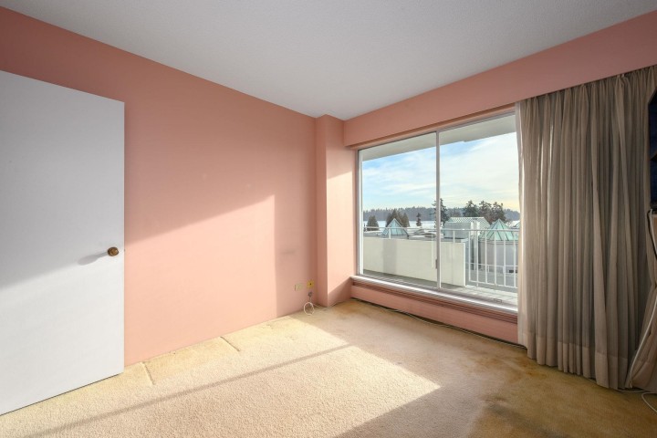 Photo 12 at 203 - 1730 Duchess Avenue, Ambleside, West Vancouver