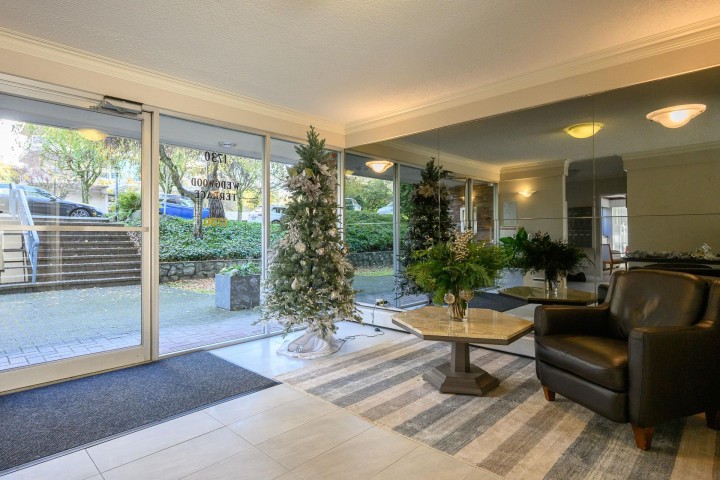 Photo 20 at 203 - 1730 Duchess Avenue, Ambleside, West Vancouver