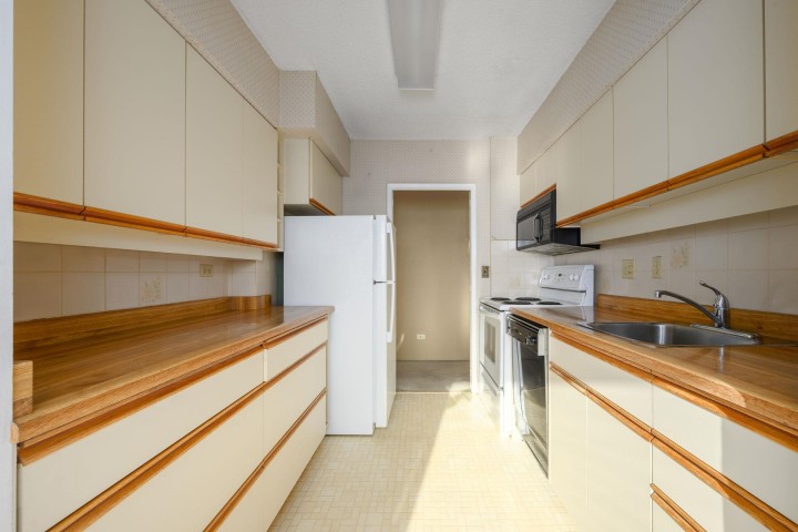 Photo 14 at 203 - 1730 Duchess Avenue, Ambleside, West Vancouver