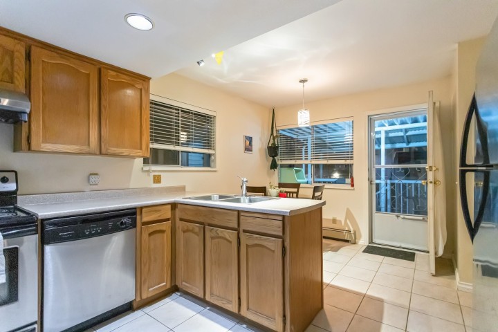 Photo 6 at 2586 W 8th Avenue, Kitsilano, Vancouver West